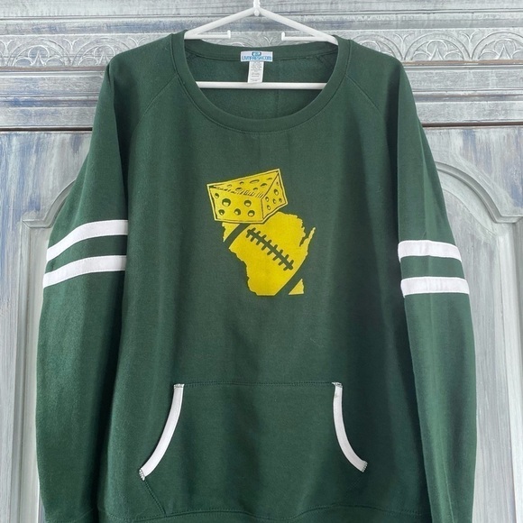 Livinfresh Wisconsin-Show your love for your Home State! Sweatshirt - Picture 3 of 8